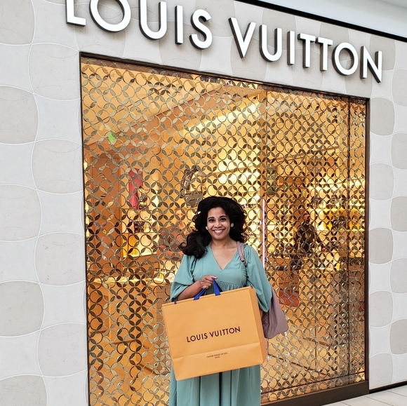 Meet Your Posher! - Picture 7 of 11